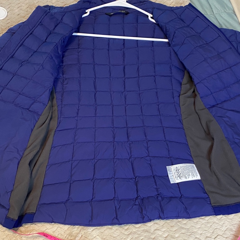 Arc'teryx Women's Blue Puffer Jacket - Picture 9 of 9
